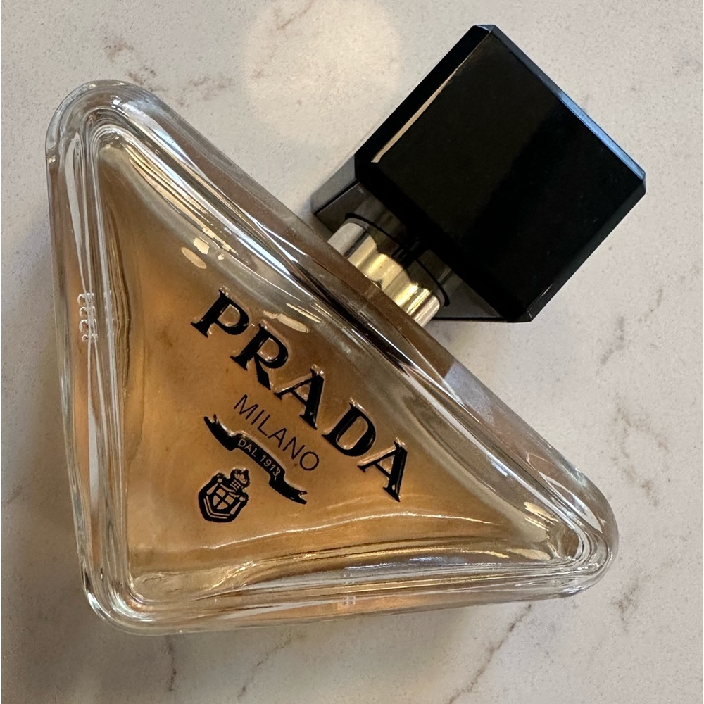 Prada Paradoxe Eau de Parfum
1.6 oz